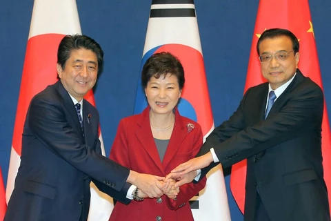 Lãnh đạo ba nước Nhật Bản, Hàn Quốc và Trung Quốc tại hội nghị thượng đỉnh lần thứ 6, năm 2015. (Nguồn: AFP)