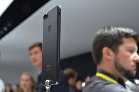 Apple tung video dài 107 giây tổng hợp sự kiện ra iPhone 7