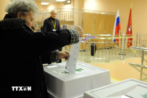 Cử tri Nga đi bỏ phiếu trong cuộc bầu cử Duma Quốc gia (Hạ viện) Nga khóa VI, tháng 12/2011. (Nguồn: THX/TTXVN)