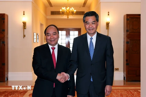 Thủ tướng Chính phủ Nguyễn Xuân Phúc gặp ông Lương Chấn Anh, Trưởng Khu hành chính đặc biệt Hong Kong. (Ảnh: Thống Nhất/TTXVN)