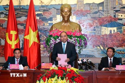 Thủ tướng Nguyễn Xuân Phúc phát biểu chỉ đạo tại buổi làm việc. (Ảnh: Thống Nhất/TTXVN)