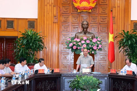 Thủ tướng Nguyễn Xuân Phúc làm việc với cán bộ lãnh đạo đạo chủ chốt tỉnh Cà Mau. (Ảnh: Thống Nhất/TTXVN)