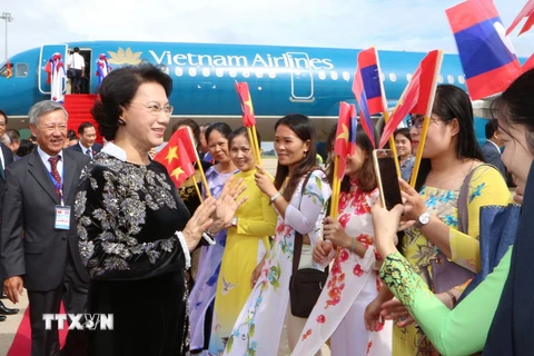 Chủ tịch Quốc hội Nguyễn Thị Kim Ngân tại sân bay quốc tế Vientiane, ngày 26/9. (Ảnh: Trọng Đức/ TTXVN)