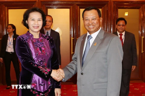 Chủ tịch Quốc hội Nguyễn Thị Kim Ngân hội kiến với Chủ tịch Thượng viện Cawmpuchia Say Chhum. (Ảnh: Trọng Đức/TTXVN)