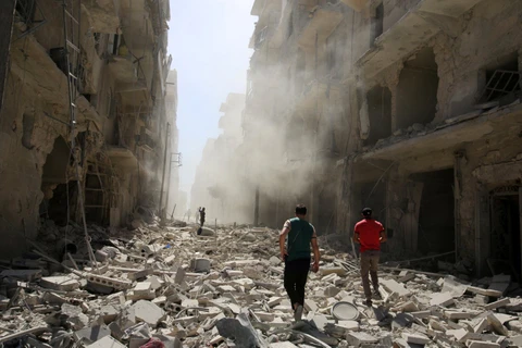 Cảnh hoang tàn sau một cuộc không kích ở Aleppo, tháng 9/2016. (Nguồn: Reuters)