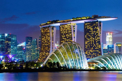 Một góc trung tâm Singapore về đêm. Ảnh minh họa.