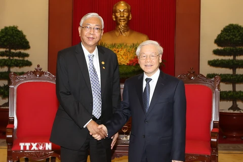 Tổng Bí thư Nguyễn Phú Trọng tiếp Tổng thống Cộng hòa Liên bang Myanmar Htin Kyaw thăm cấp Nhà nước Việt Nam. (Ảnh: Trí Dũng/TTXVN)