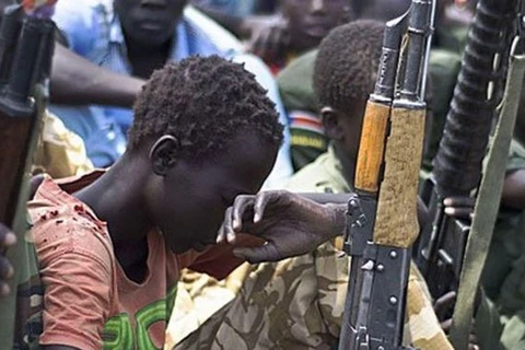 Trẻ em Nam Sudan đang bị bắt cóc để ép cầm súng chiến đấu cho các phiến quân. (Nguồn: Getty)