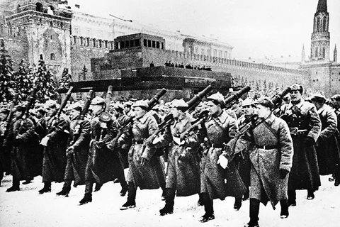 Hồng quân Liên Xô trong cuộc duyệt binh huyền thoại cách đây 75 năm. (Nguồn: RIA Novosti)