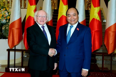 Thủ tướng Nguyễn Xuân Phúc hội kiến ngài Michael Daniel Higgins, Tổng thống Cộng hòa Ireland đang thăm cấp Nhà nước tại Việt Nam. (Ảnh: Thống Nhất/TTXVN)