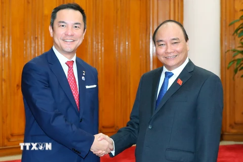 Thủ tướng Nguyễn Xuân Phúc tiếp ông Eikei Suzuki, Thống đốc tỉnh Mie, Nhật Bản đang thăm và làm việc tại Việt Nam. (Ảnh: Thống Nhất/TTXVN)