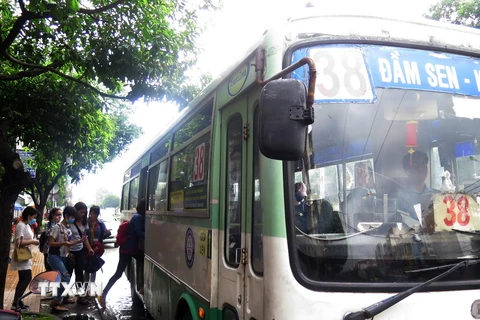 Xe buýt là phương tiện vận tải hành khách công cộng chủ lực tại Thành phố Hồ Chí Minh. (Ảnh: Hoàng Hải/TTXVN)