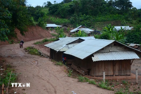Những ngôi nhà “3 cứng” chắc chắn ở Mường Nhé đã được xây dựng, giúp người dân ổn định cuộc sống. (Ảnh: Xuân Tư/TTXVN)