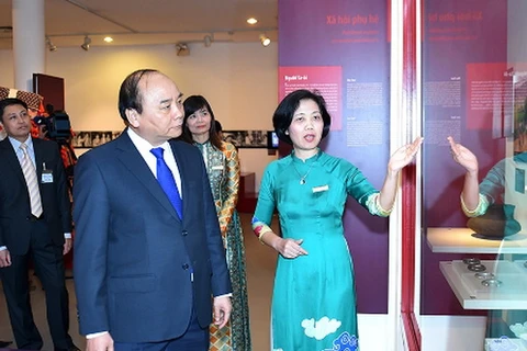 Thủ tướng Chính phủ Nguyễn Xuân Phúc tới thăm Bảo tàng Phụ nữ Việt Nam. (Nguồn: chinhphu.vn)