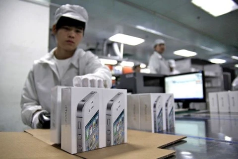 Sản phẩm iPhone chuẩn bị xuất xưởng trong nhà máy Foxconn.