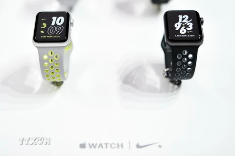 Đồng hồ thông minh Apple Watch Series 2. (Nguồn: AFP/TTXVN)