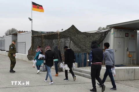 gười di cư chờ đăng ký tị nạn tại Erding, gần Munich, miền nam Đức ngày 15/11. (Nguồn: AFP/TTXVN)
