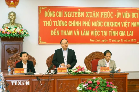 Thủ tướng Nguyễn Xuân Phúc phát biểu tại buổi làm việc với lãnh đạo chủ chốt tỉnh Gia Lai. (Ảnh: Thống Nhất/TTXVN)