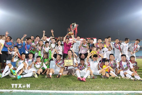 Hà Nội T&T đoạt chức vô địch Giải bóng đá V.league năm 2016. (Ảnh: Quốc Khánh/TTXVN)