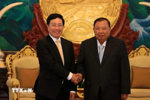 Phó Thủ tướng, Bộ trưởng Ngoại giao Phạm Bình Minh đến chào Tổng Bí thư, Chủ tịch nước Lào Bounnhang Volachith. (Ảnh: Phạm Kiên/TTXVN)