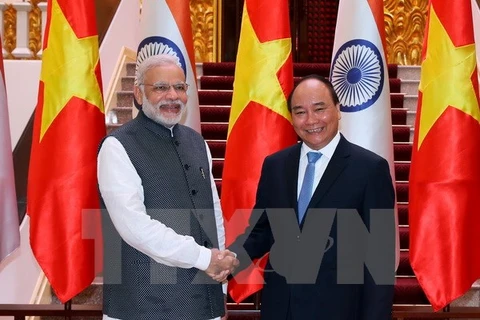 Thủ tướng Nguyễn Xuân Phúc đón tiếp Thủ tướng Ấn Độ Narendra Modi tháng 9/2016. (Ảnh: Thống Nhất/TTXVN)