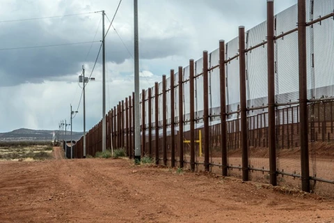 Bức tường biên giới Mỹ-Mexico. (Nguồn: latina.com)