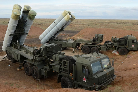 Hệ thống tên lửa phòng không mới S-400 Triumph. (Nguồn: Sputnik)