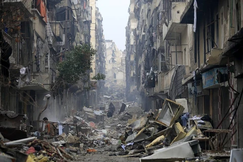 Cảnh đổ nát, hoàng tàn ở Aleppo. (Nguồn: AP)