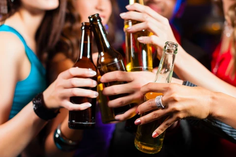 Bộ Y tế khuyến cáo người dân không lạm dụng rượu, bia trong dịp Tết
