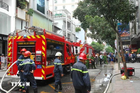 Thành phố Hồ Chí Minh: Cháy lớn ở một kho hàng phế liệu tại Quận 9 