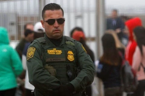 Một nhân viên lực lượng bảo vệ biên giới Mỹ. (Nguồn: Reuters)