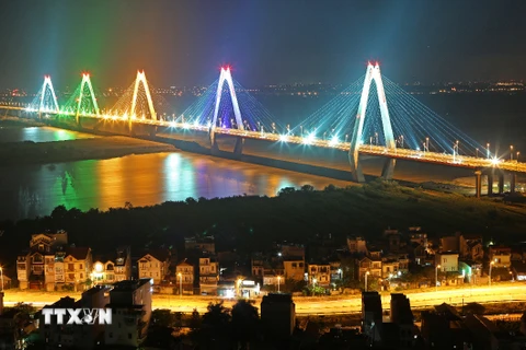 Cầu Nhật Tân, công trình biểu tượng cho quan hệ hợp tác Việt Nam-Nhật Bản. (Nguồn: TTXVN)