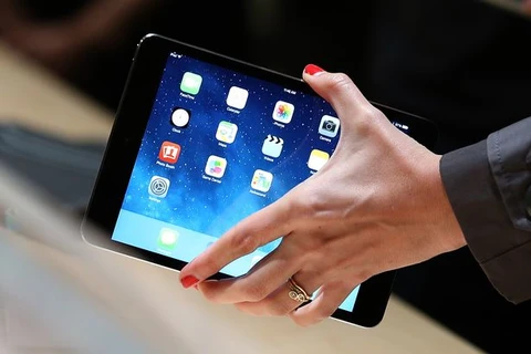 Hé lộ nguyên nhân khiến Mỹ, Anh cấm mang iPad, laptop lên máy bay