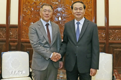 Chủ tịch nước Trần Đại Quang tiếp ông Chung Eui-sun, Phó Chủ tịch Tập đoàn Hyundai Motor đang thăm và làm việc tại Việt Nam. (Ảnh: Nhan Sáng/TTXVN)