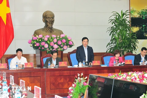 Phó Thủ tướng, Bộ trưởng Ngoại giao Phạm Bình Minh, Chủ tịch Uỷ ban quốc gia APEC 2017 chủ trì phiên họp. (Ảnh: Nguyễn Khang/TTXVN)