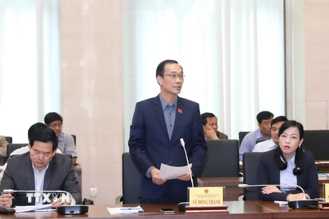 Chủ nhiệm Ủy ban Kinh tế của Quốc hội Vũ Hồng Thanh trình bày báo cáo tại hội nghị. (Ảnh: Phương Hoa/TTXVN)