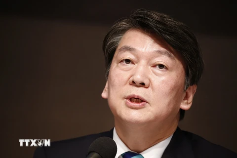 Ông Ahn Cheol-soo (trong ảnh), ứng cử viên của đảng Nhân dân (trung tả) tham gia tranh cử Tổng thống Hàn Quốc. (Nguồn: EPA/TTXVN)