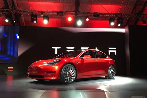 Điều gì đã khiến Tesla trở thành hãng xe hơi có giá trị nhất nước Mỹ?