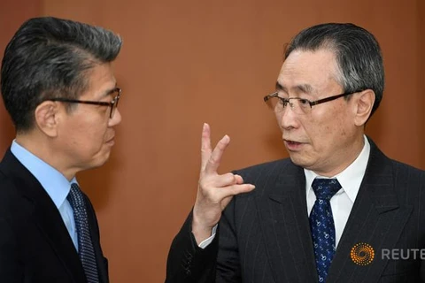Đặc phái viên về vấn đề hạt nhân của Trung Quốc, Vũ Đại Vĩ (phải) trong cuộc gặp với người đồng cấp Hàn Quốc Kim Hong-kyun (trái), ngày 10/4. (Nguồn: Reuters)