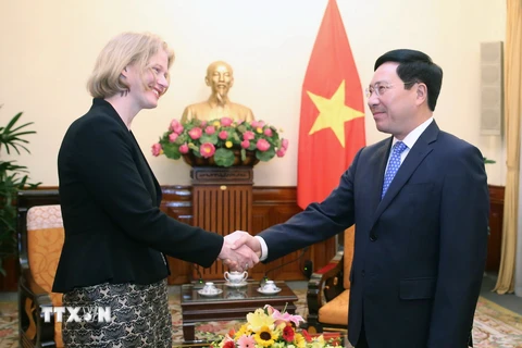 Phó Thủ tướng, Bộ trưởng Ngoại giao Phạm Bình Minh tiếp bà Wendy Irene Matthews, Đại sứ đặc mệnh toàn quyền New Zealand tại Việt Nam. (Ảnh: Nguyễn Khang/TTXVN)