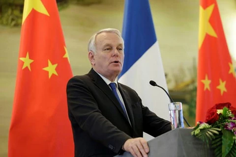 Ngoại trưởng Pháp Jean-Marc Ayrault phát biểu tại buổi họp báo ngày 14/4 trong chuyến thăm Trung Quốc. (Nguồn: AFP)