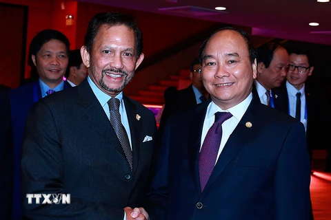 Thủ tướng Nguyễn Xuân Phúc hội kiến Quốc Vương Brunei Hassanal Bolkiah. (Ảnh: Thống Nhất/TTXVN)