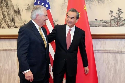 Bộ trưởng Ngoại giao Trung Quốc Vương Nghị và người đồng cấp Mỹ Rex Tillerson. (Nguồn: Reuters)