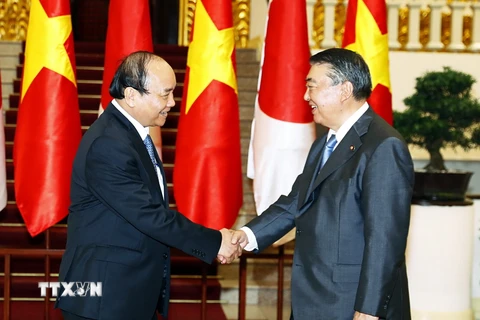 Thủ tướng Nguyễn Xuân Phúc tiếp Chủ tịch Hạ viện Nhật Bản Oshima Tadamori đang ở thăm chính thức Việt Nam. (Ảnh: Thống Nhất/TTXVN)