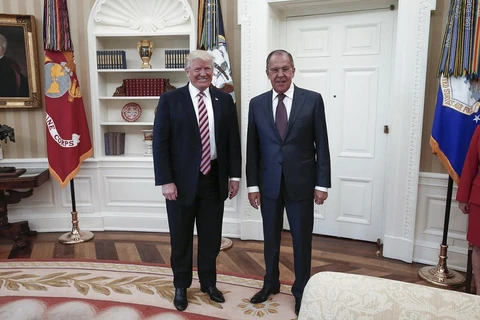Ngoại trưởng Nga Sergei Lavrov gặp Tổng thống Mỹ Donald Trump tại Nhà Trắng. (Nguồn: AFP)