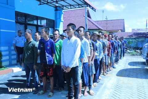 Ngư dân Việt Nam tại Tại trại tạm giữ của cơ quan xuất nhập cảnh Pontianak, đảo Kalimantan,Indonesia. (Ảnh: Đỗ Quyên/Vietnam+)