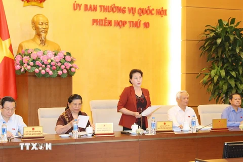 Chủ tịch Quốc hội Nguyễn Thị Kim Ngân chủ trì và phát biểu bế mạc Phiên họp thứ 10 của Ủy ban Thường vụ Quốc hội khóa XIV. (Ảnh: Trọng Đức/TTXVN)