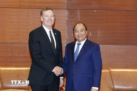 Thủ tướng Nguyễn Xuân Phúc tiếp Trưởng đại diện Thương mại Hoa Kỳ Robert Lighthizer đang thăm và làm việc tại Việt Nam. (Ảnh: Thống Nhất/TTXVN)