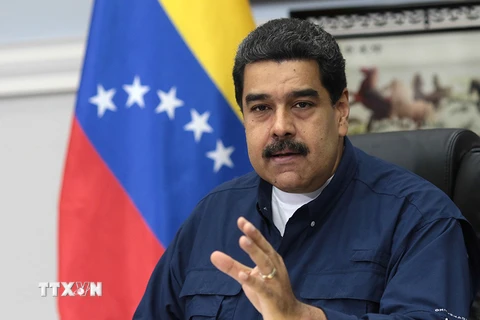 Tổng thống Venezuela Nicolás Maduro (trái) phát biểu tại cuộc họp Hội đồng Bộ trưởng ở Caracas ngày 16/5. (Nguồn: EPA/TTXVN)