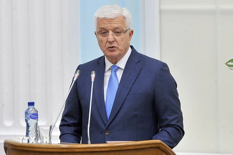 Thủ tướng Montenegro Dusko Markovic phát biểu tại phiên họp Quốc hội Montenegro tại Cetinje ngày 28/4. (Nguồn: EPA/TTXVN)